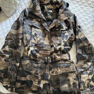 The North Face Belted Rain Jacket - Camo